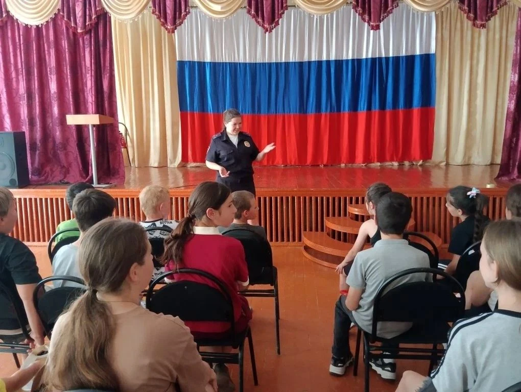 У нас сегодня был особенный день! В лагерь приезжала инспектор ОДН, старший лейтенант полиции Лобова