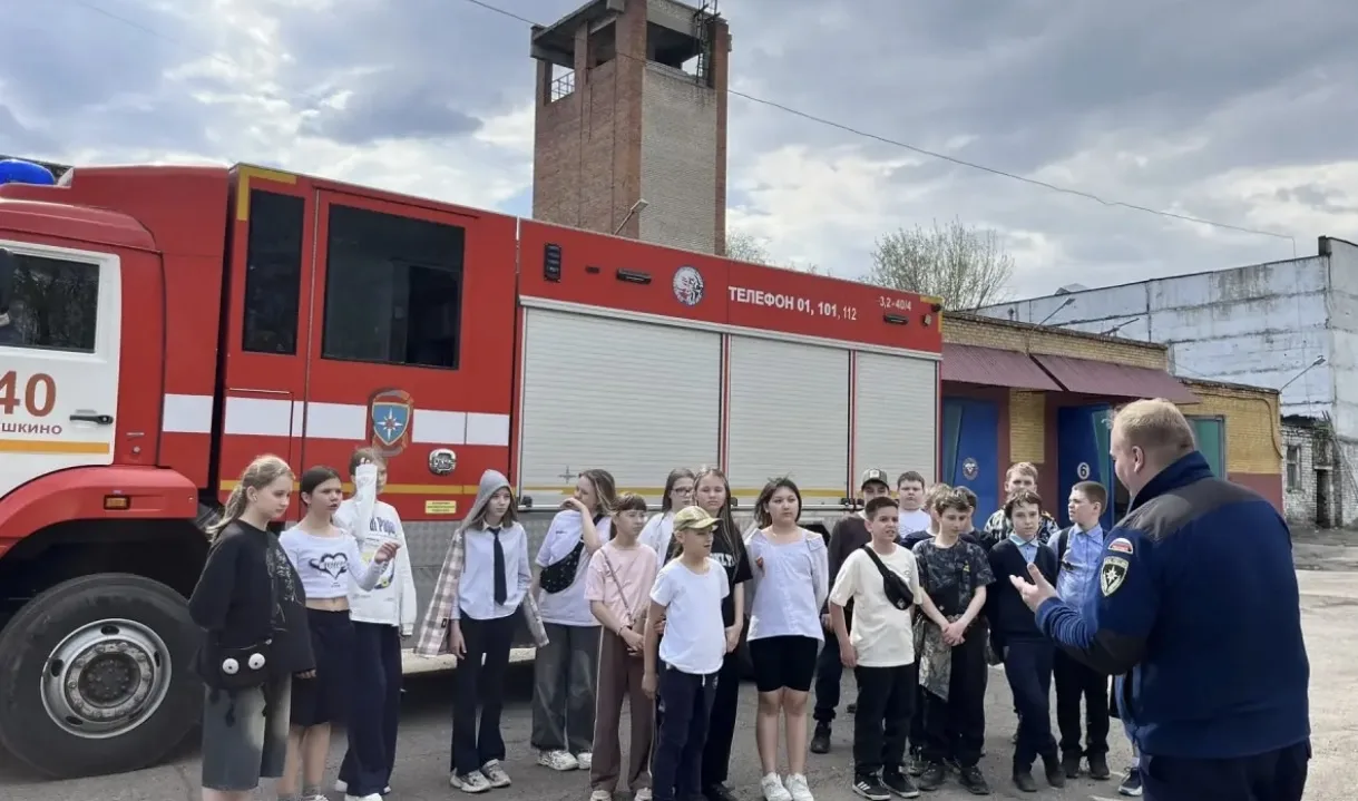 Сегодня учащиеся 5Б и 5М классов посетили «День открытых дверей» в пожарно-спасательной части №40 🚒 