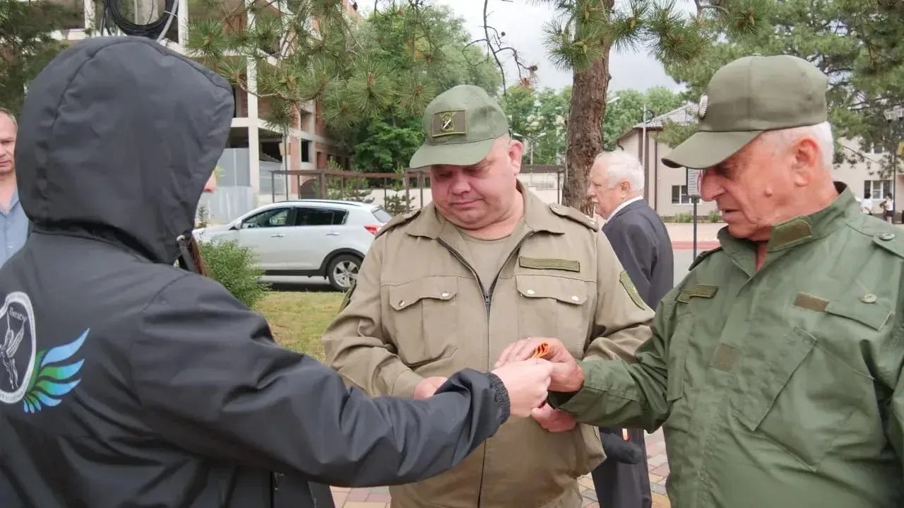 В преддверии великого праздника — Дня Победы — в нашем округе проходит патриотическая акция по разда
