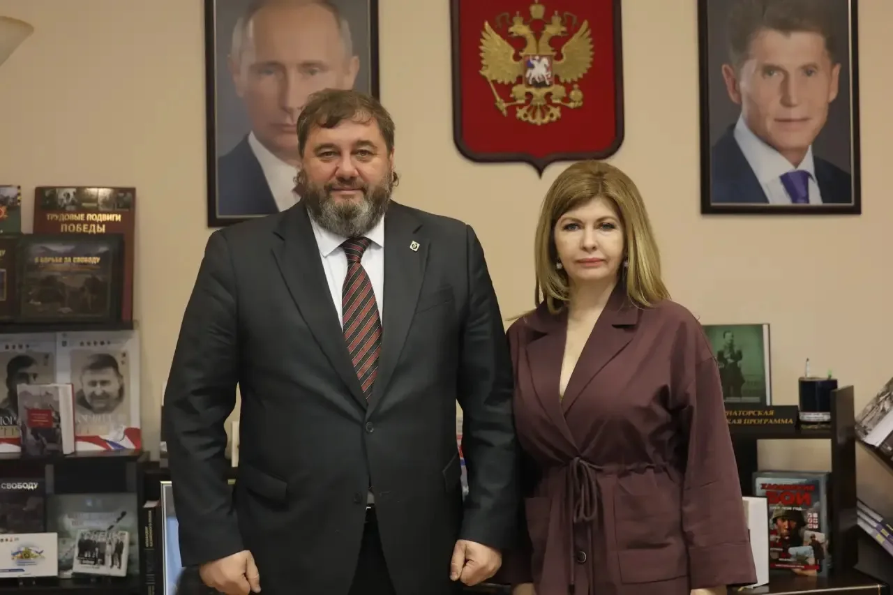 🤝 Два министра — один разговор: Елена Бронникова встретилась с коллегой из Хабаровского края  Примор
