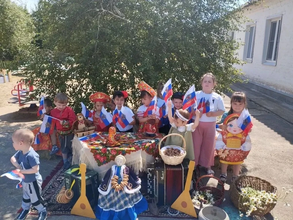 «Путешествием по России🇷🇺»отметили наступающий праздник в Басакинской дошкольной группе 🏡 
Програ