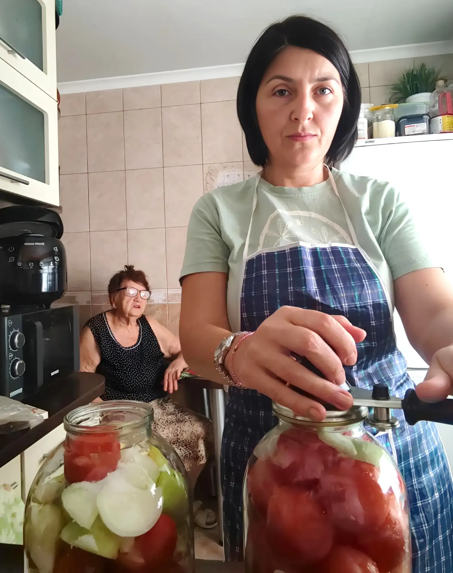 Сезон заготовок — особый период в жизни многих пожилых людей 🍎🍓🍒