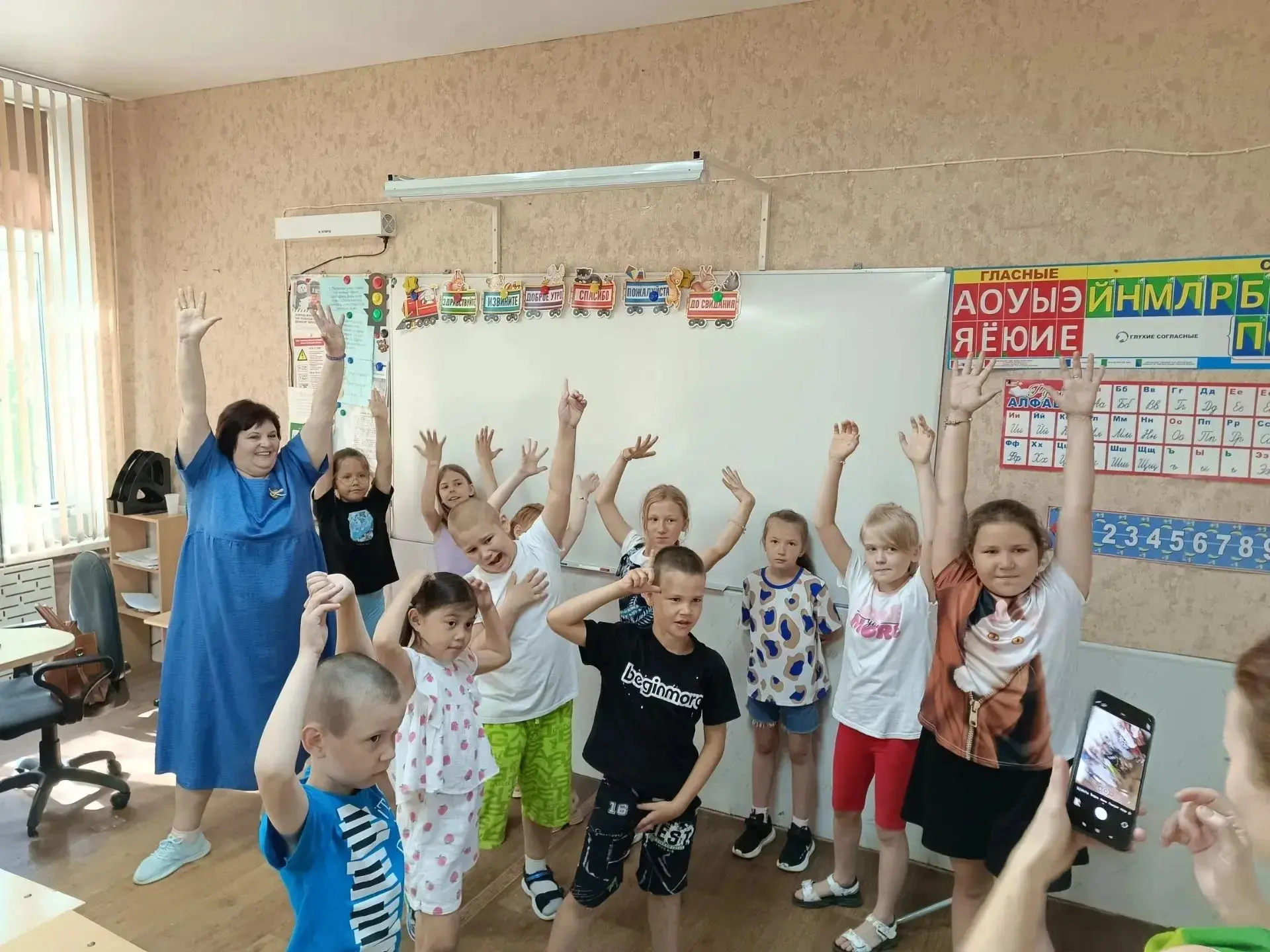 Сегодня ребята летней площадки «Солнышко» встретились с сотрудниками ГАУ СО «Энгельсский центр «Семь