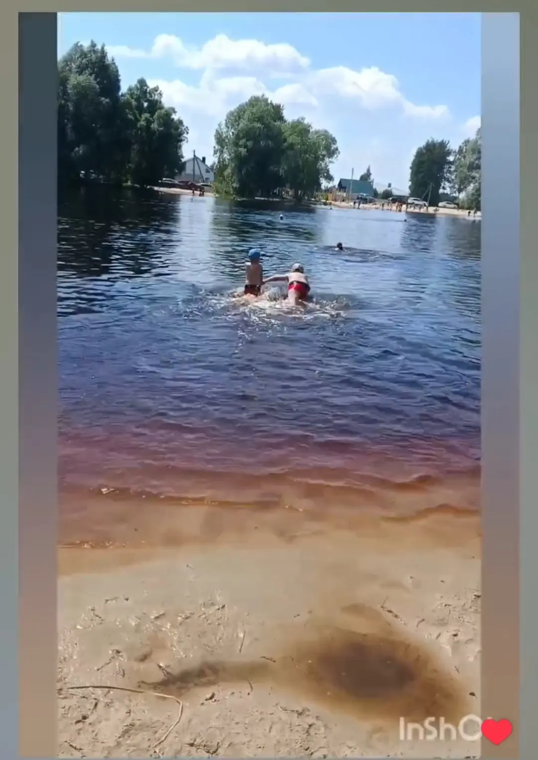 Ольга Орлова:
Мазут, говорят, есть в Чёрном море! А у нас под Рязанью в  Мещёрском крае торфяная вод