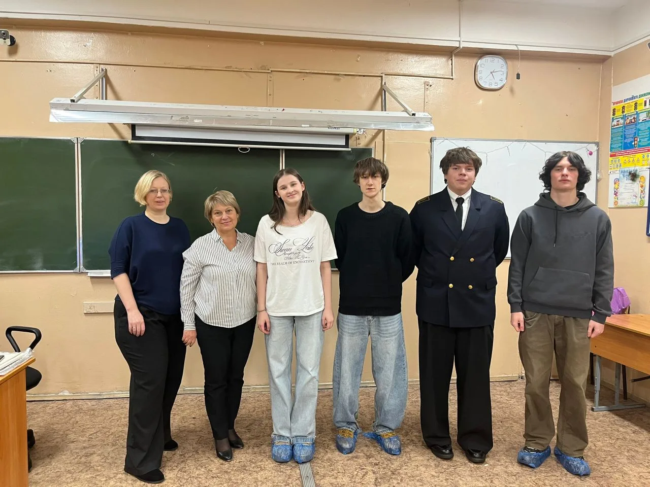 /ВСТРЕЧА С ВЫПУСКНИКАМИ ШКОЛЫ/   22 января наша школа отметила День российского студента особенным о