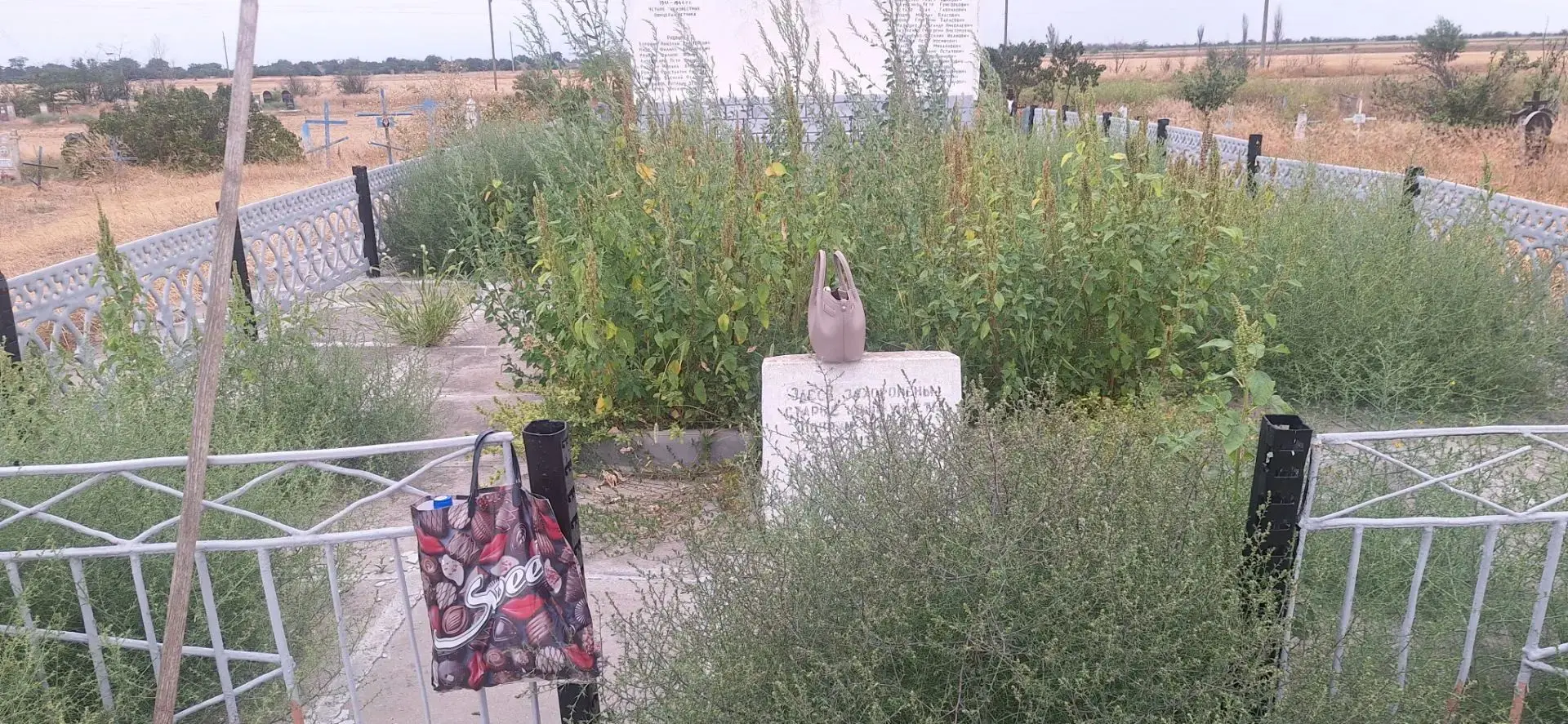 📌В Ивановке прошла акция по благоустройству памятников Великой Отечественной войны.

В рамках акции