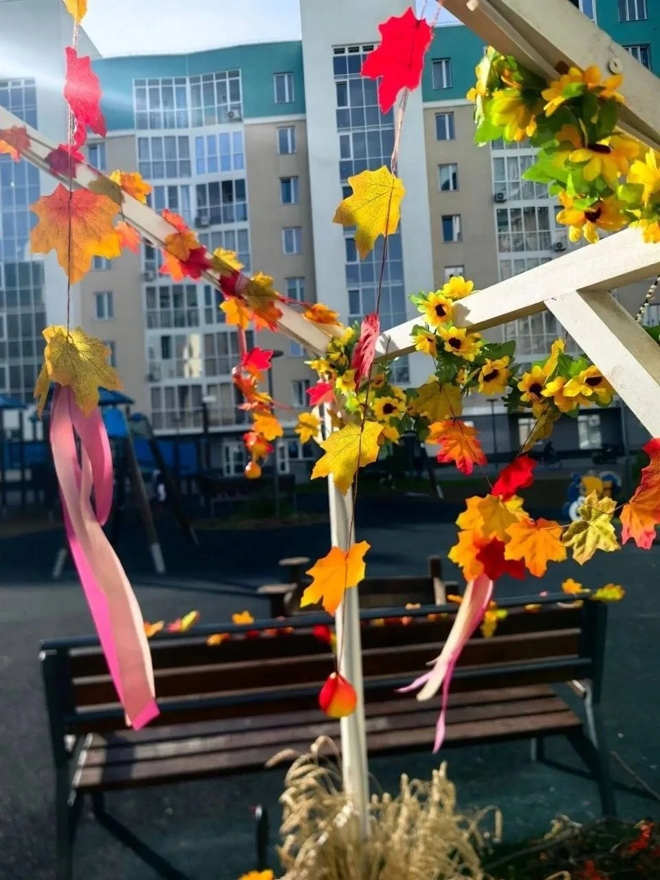 В Преображенском появились яркие осенние украшения 🍂