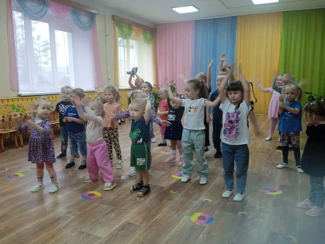 ✨ Доброе утро, друзья! ✨
Хотите начать день с позитива и энергии? Тогда утренняя зарядка — это то, ч