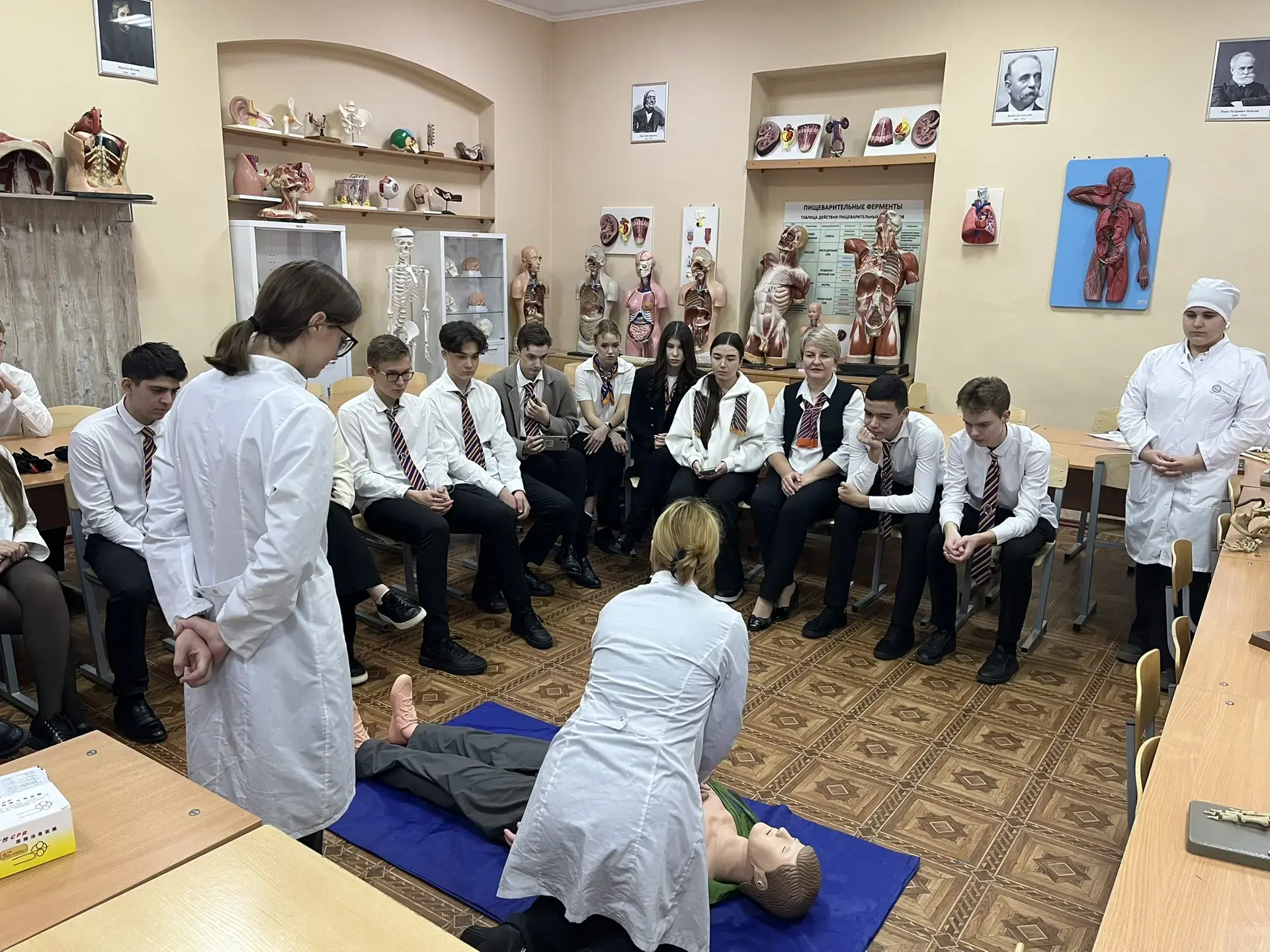 1 декабря учащиеся 10 «Б» класса побывали в Сочинском медицинском колледже 🏫, где их ждала не просто