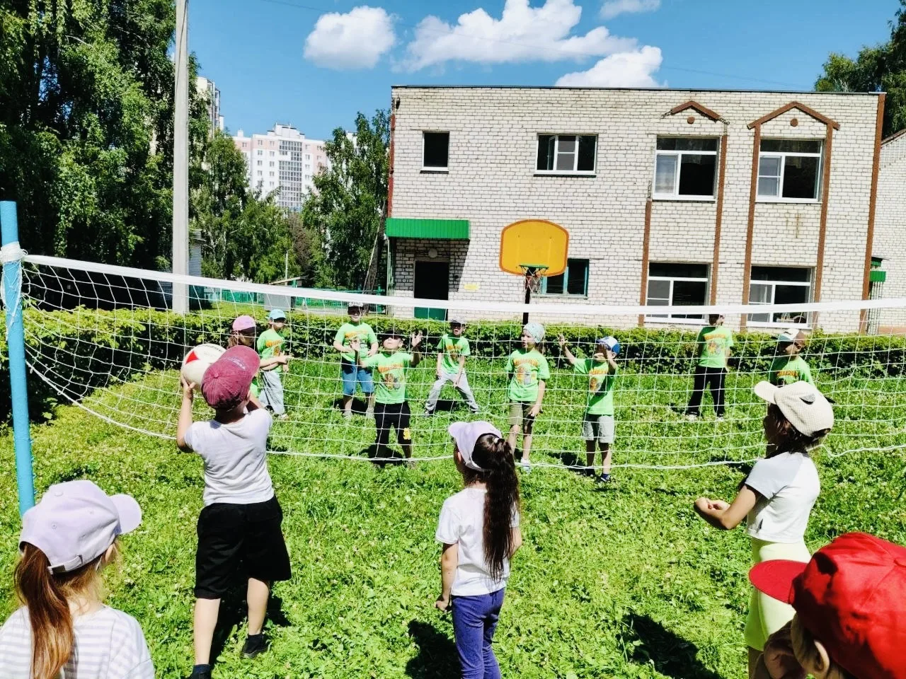 Подвижные игры с мячом для детей — это не только веселье и радость, но и большая польза...