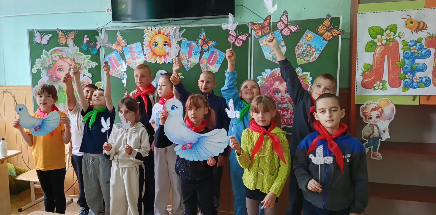 «Мы за мир» — так звучала тема сегодняшнего дня в нашей летней образовательной смене!