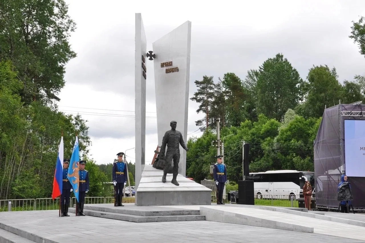 Сегодня в Пскове на кладбище «Белый Мох» торжественно открыли мемориальный комплекс защитникам Отече
