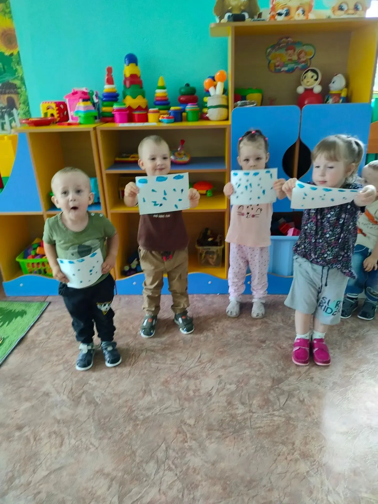 Сегодня в группе раннего возраста  царила атмосфера волшебства и сосредоточенности! Малыши осваивали