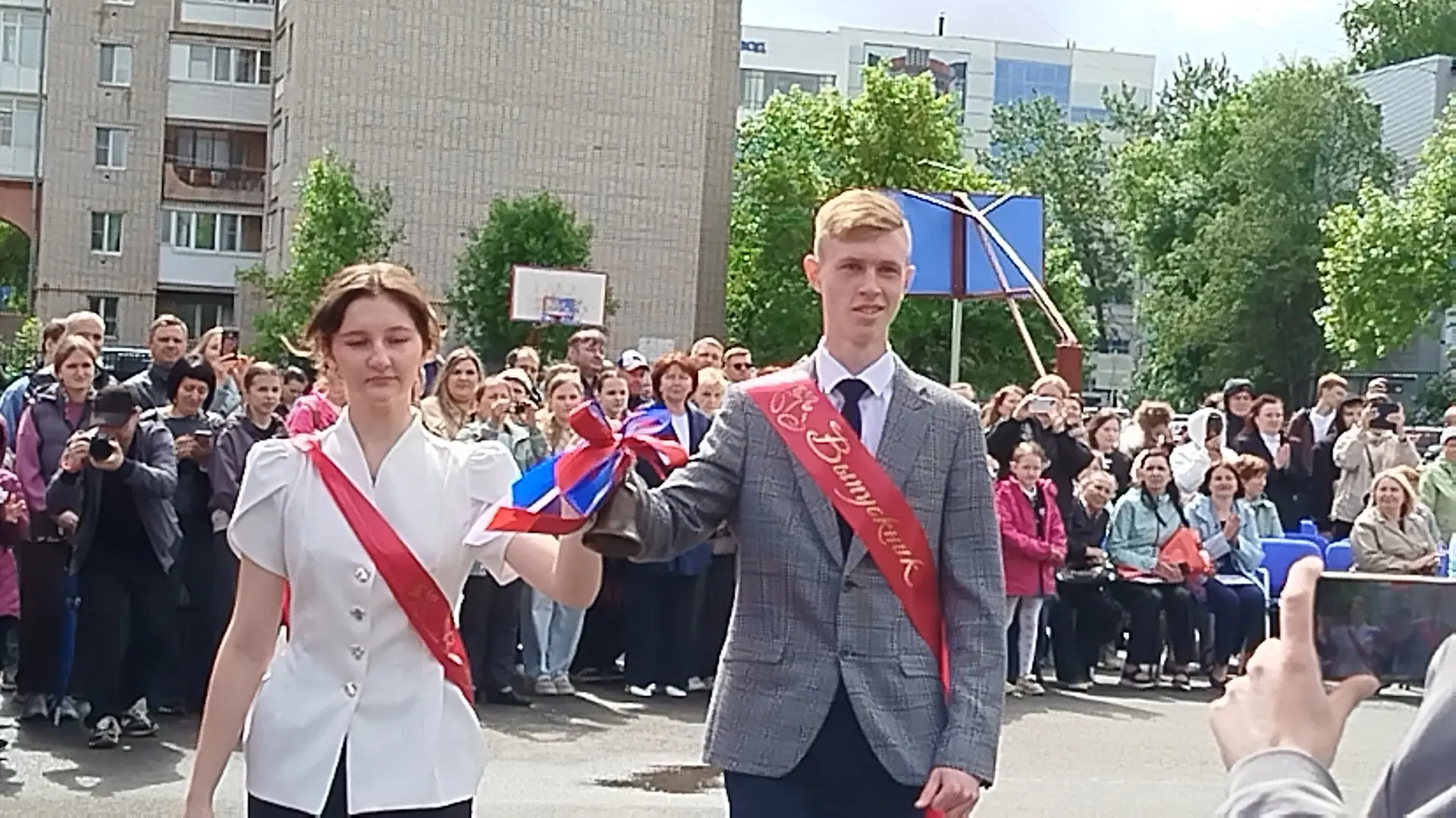 🔔ПОСЛЕДНИЙ ЗВОНОК отзвенел и для наших одиннадцатиклассников, оставив позади прекрасны...
