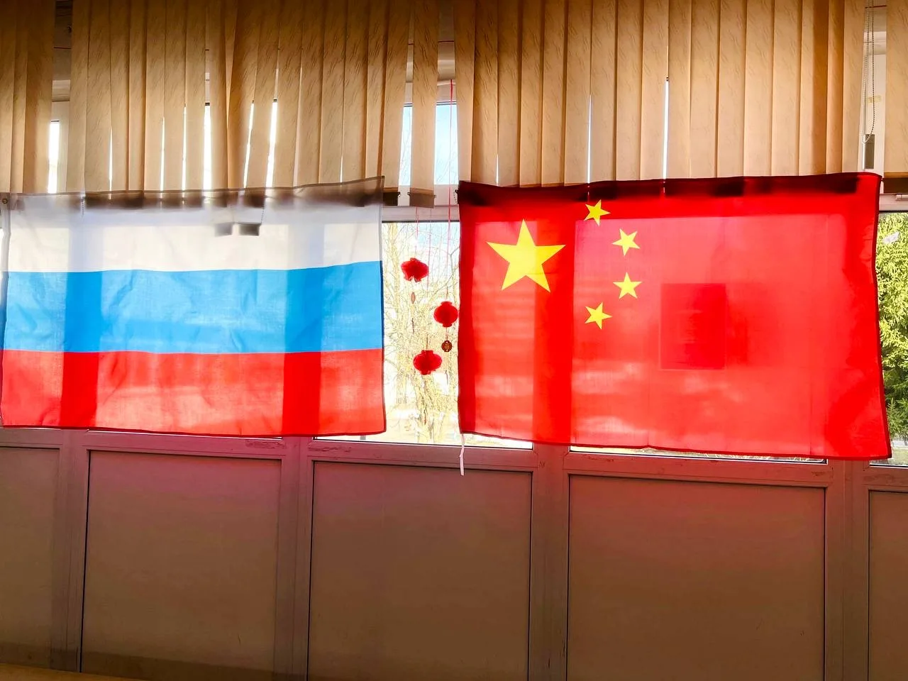 Наш школьный медиацентр не остался сегодня в стороне 💫 вели трансляция с разных локаций и общались с
