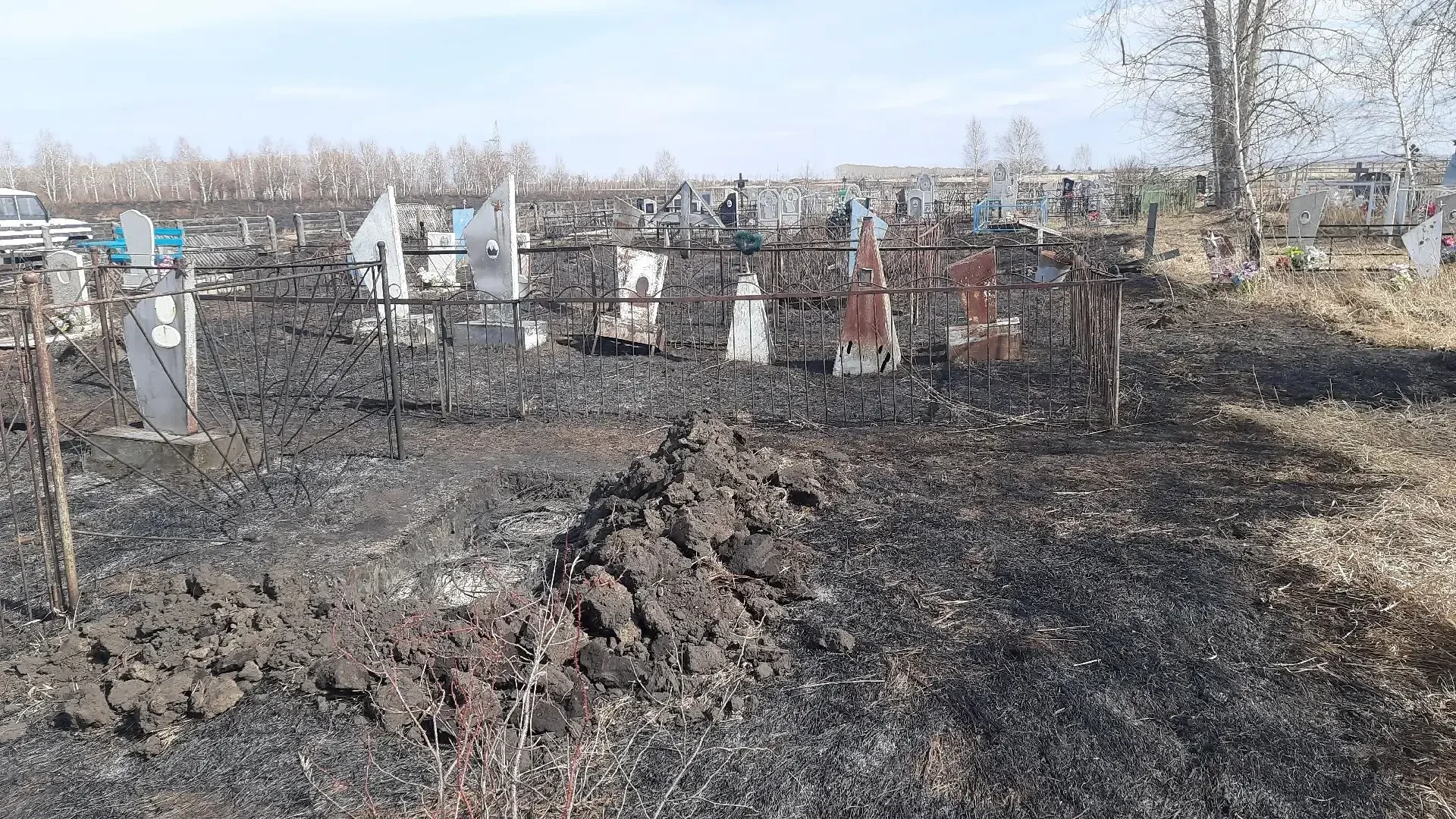 🔥 Огонь по своей же неосторожности: двое жителей Манско-Уярского округа заплатят за тушение пожара  