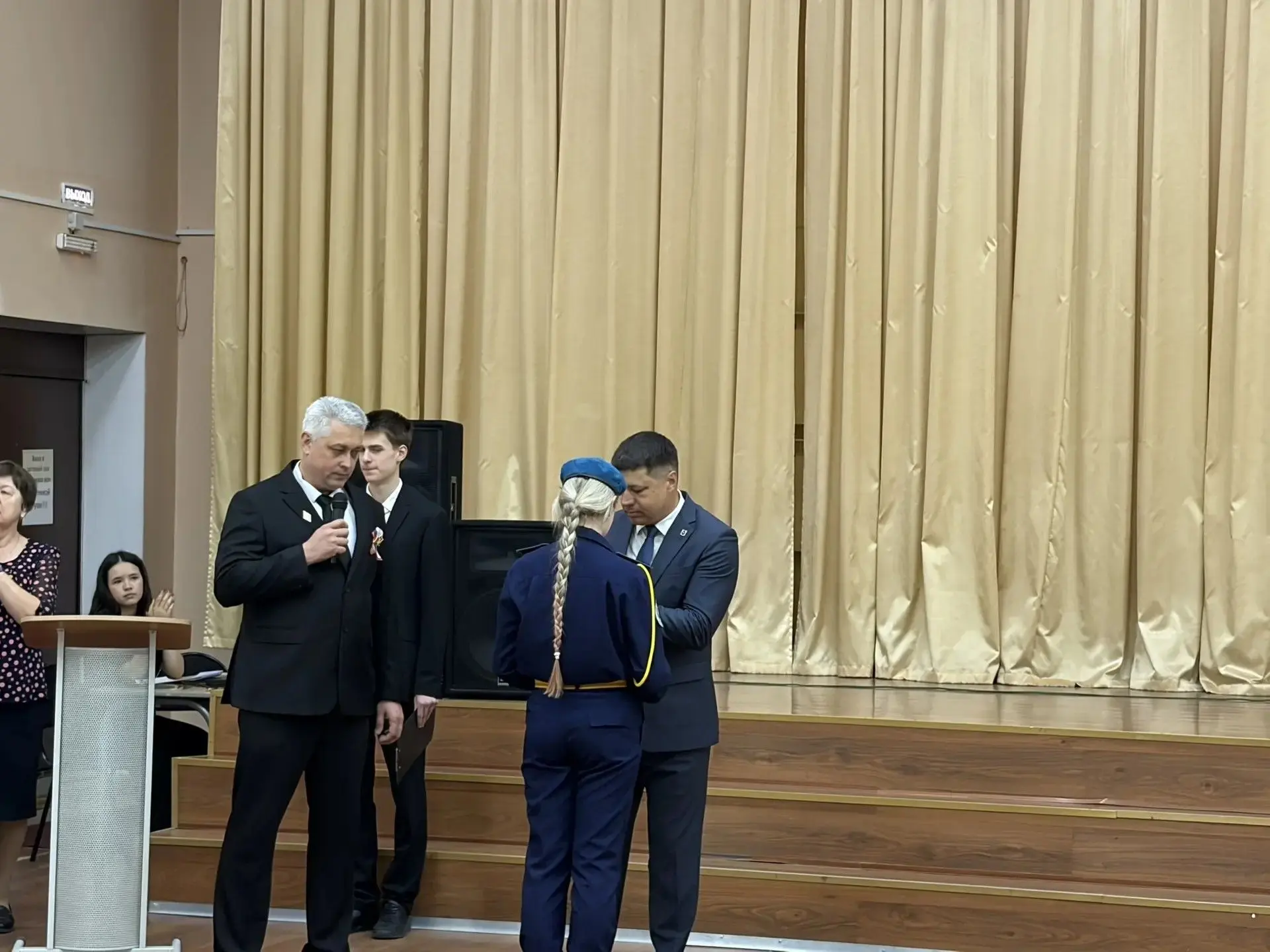 Сегодняшнее утро в нашей школе было по-настоящему торжественным! Кадеты 7 взвода с гордостью и ответ