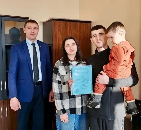 Сегодня состоялось вручение жилищного сертификата семье Закриевых!