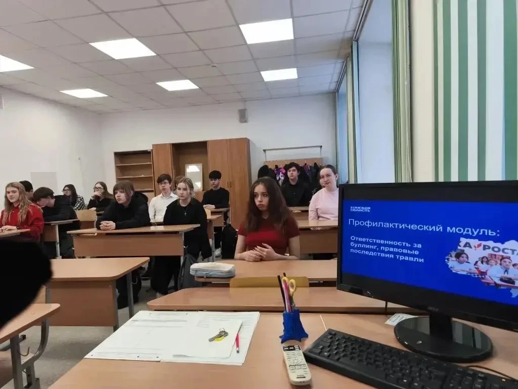 #Про_понедельник  🇷🇺23 марта в нашей школе состоялась торжественная церемония выноса Государственног