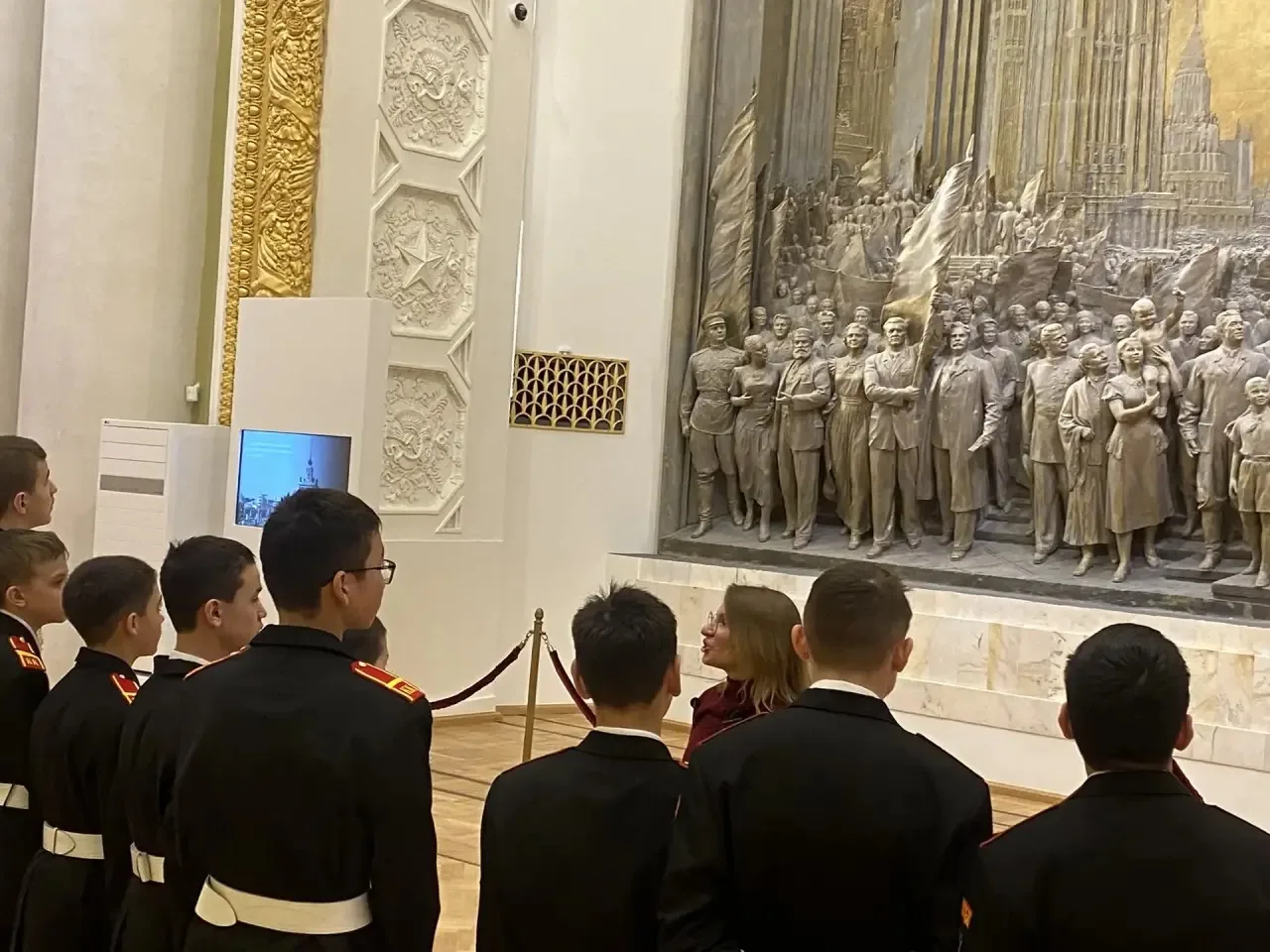 🇷🇺Кадеты 7 класса «К» на каникулах  Во время каникул кадеты 7 класса «К» посетили павильон № 1 на ВД