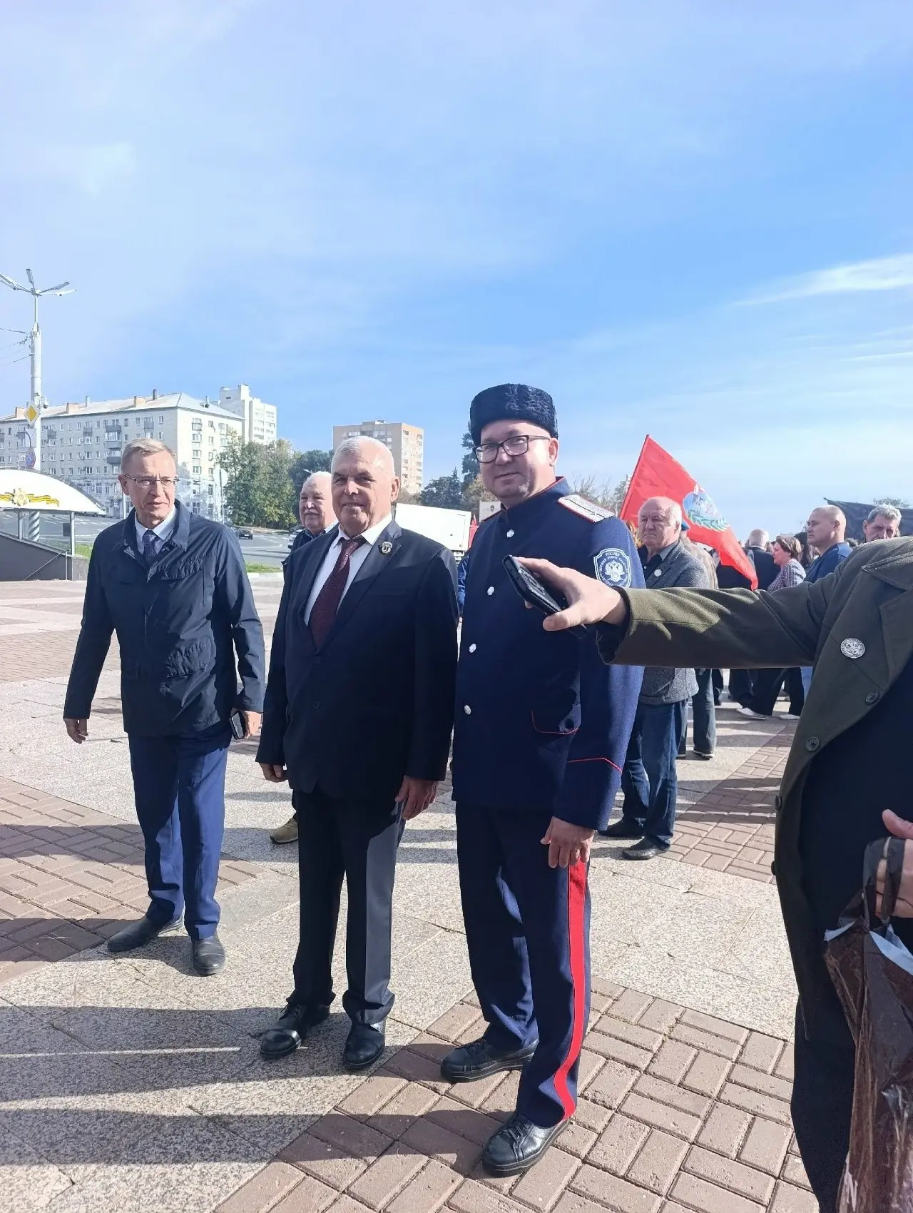 30 сентября на площади 30‑летия Победы прошёл молодёжный митинг с возложением цветов — ...