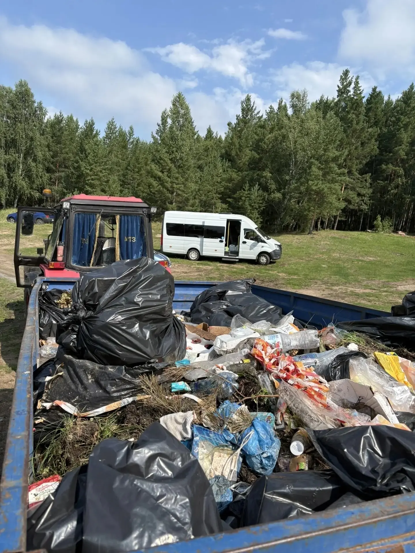 Сегодня на территории поляны в окрестностях с.Демарино, места проведения  Бажовского фе...