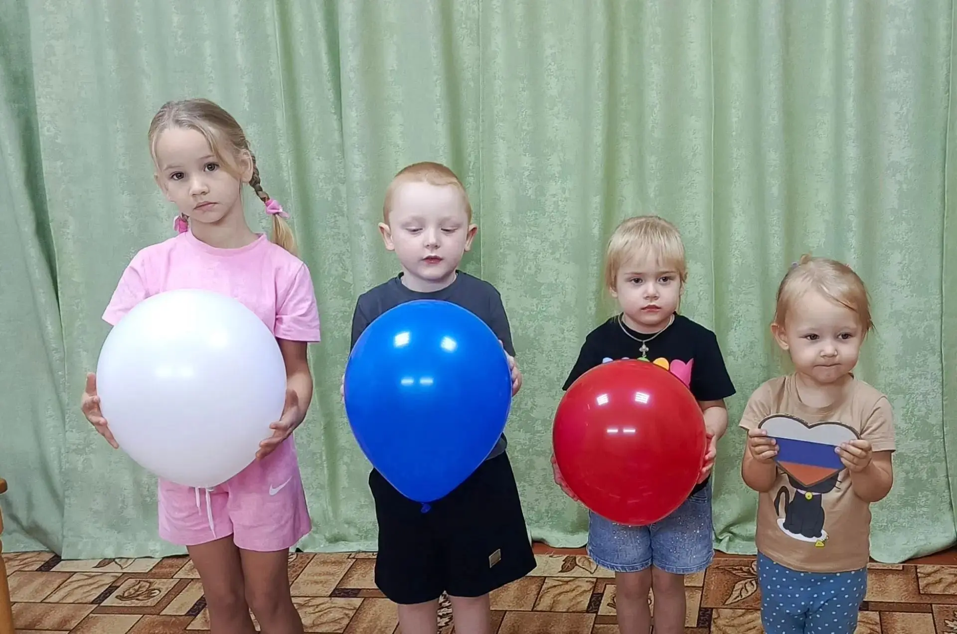 В преддверии празднования дня Государственного Флага с  детьми нашего ДОУ была проведен...