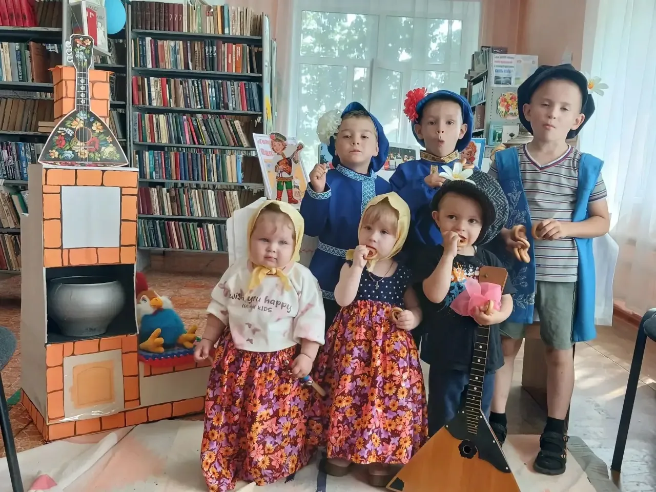 24 июня ходили в гости к Светлане Ивановне. Ею был проведен игровой познавательный час «Чудо-балалай