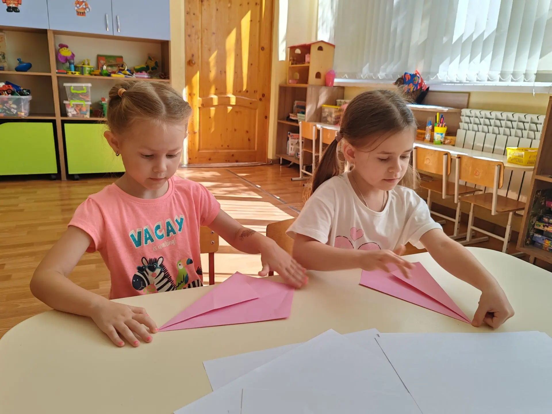 Наши старшие группы «Цветик-семицветик» и «Подсолнушки» превратились в настоящие творческие мастерск