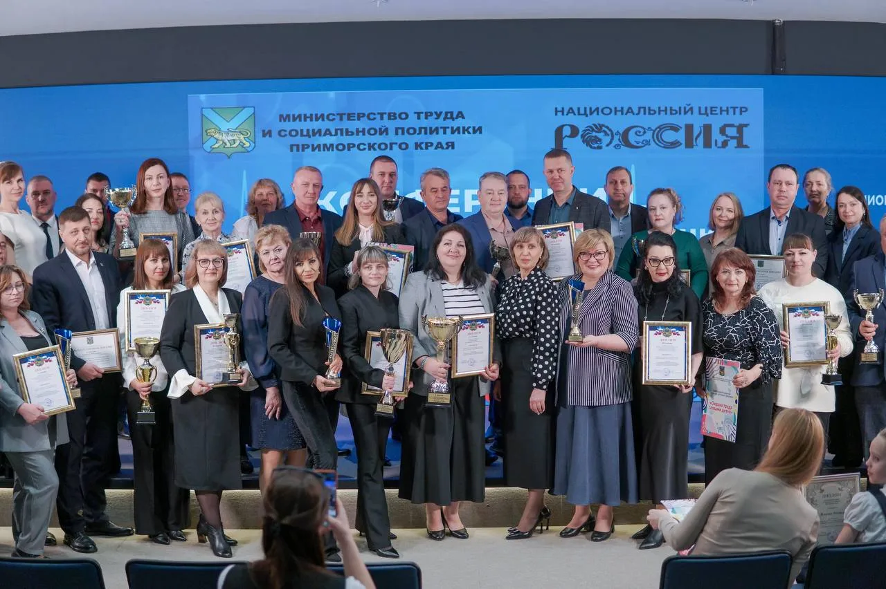 👨‍💻В Приморье отметили лучших в сфере охраны труда  В рамках региональной конференции, приуроченной 
