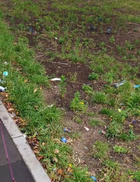 🗑 Детскую площадку в Лефортово завалило мусором