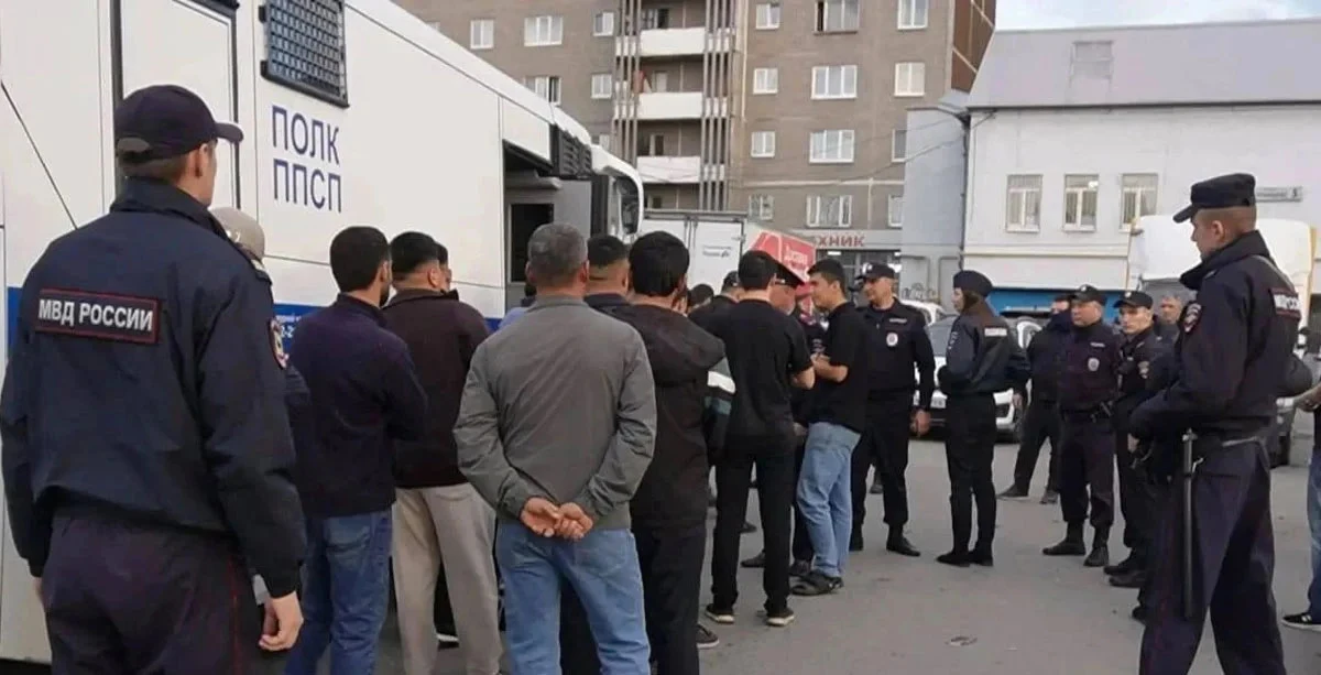 Полиция и Росгвардия начали масштабные рейды по мигрантам в пяти городах Свердловской о...