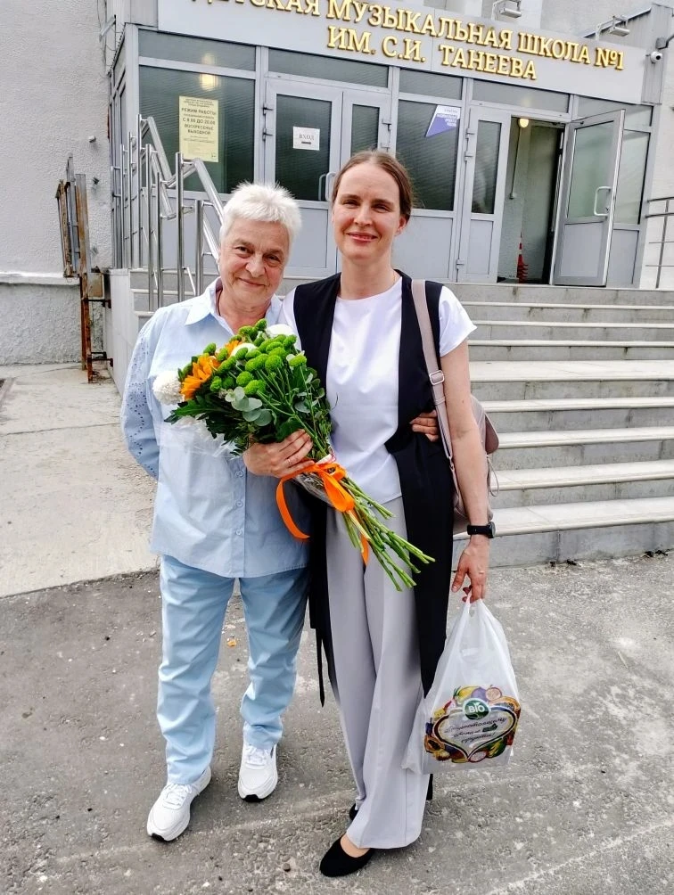 Самое главное для учителя - его ученики - продолжение в профессии. 

Сегодня в зале Музыкальной школ