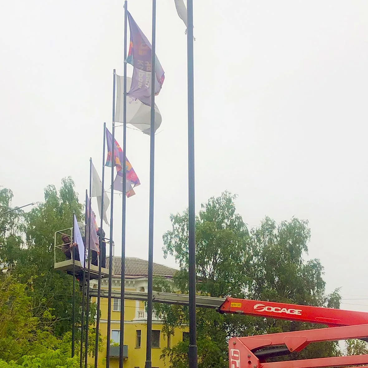 В городе меняют флаги