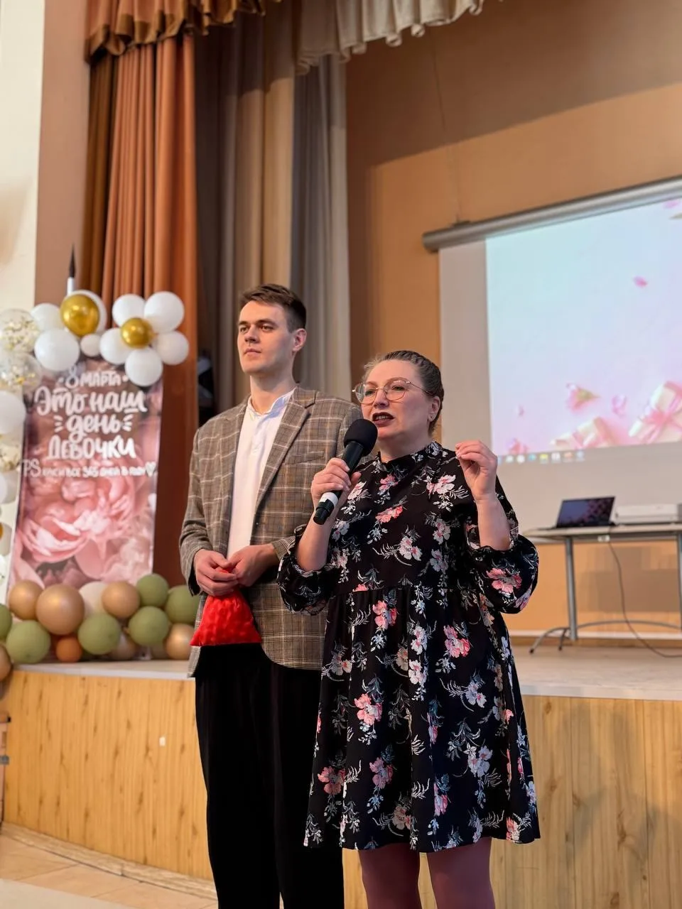 МЕЖДУНАРОДНЫЙ ЖЕНСКИЙ ДЕНЬ В ГИМНАЗИИ🌸💃  В пятницу  в гимназии отметили 8 Марта. Мальчики каждого кл