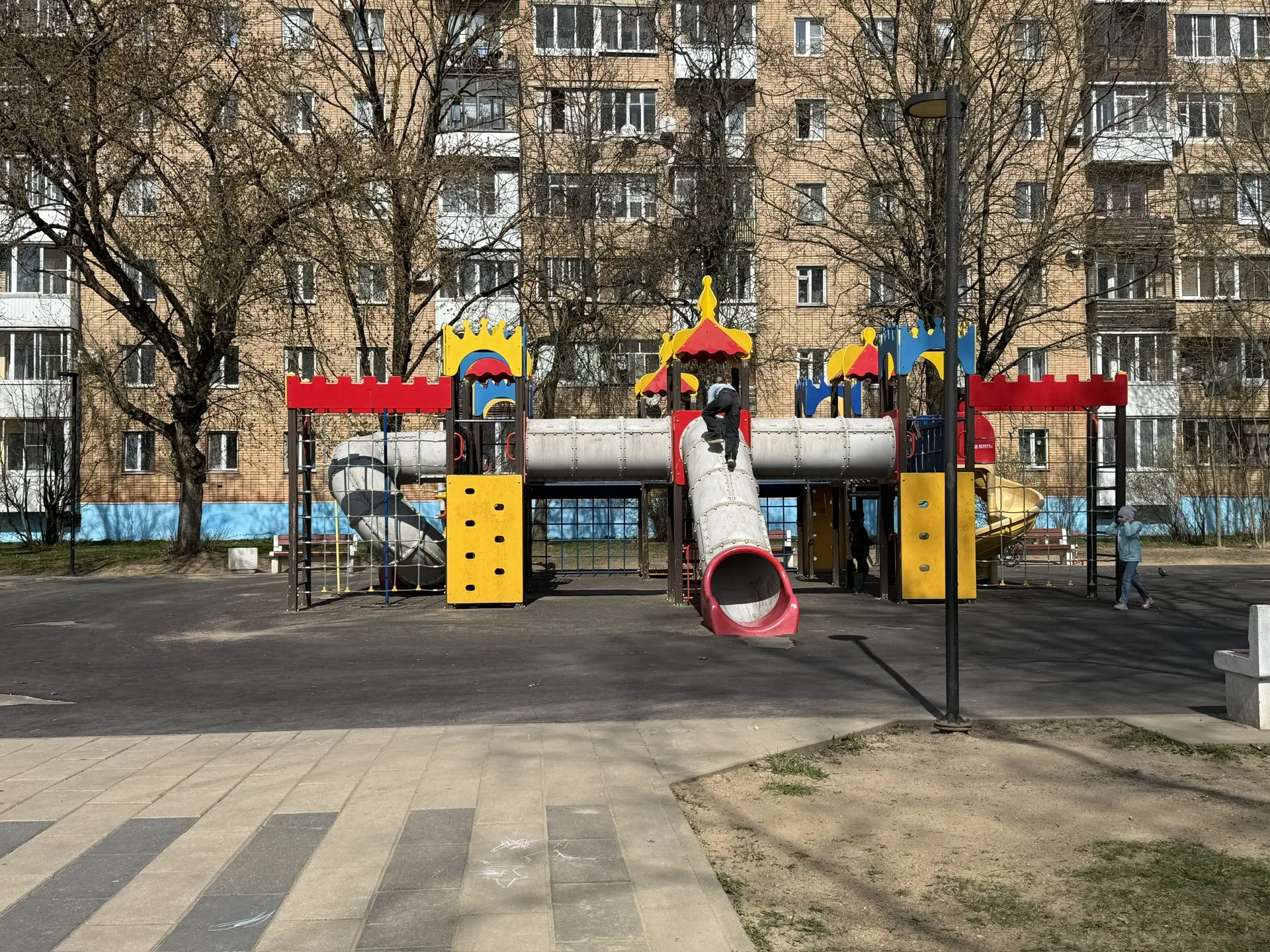 В «Лопатинском саду», в рамках объезда, также дал несколько поручений по приведению зеленых зон в по