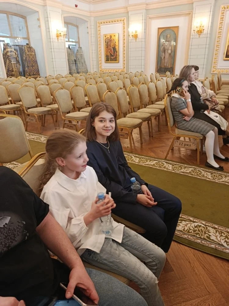 Ученицы 4 б класса Гафарова Вика и Калинина Даша, 14 марта съездили на финал олимпиады 📚 Основы прав