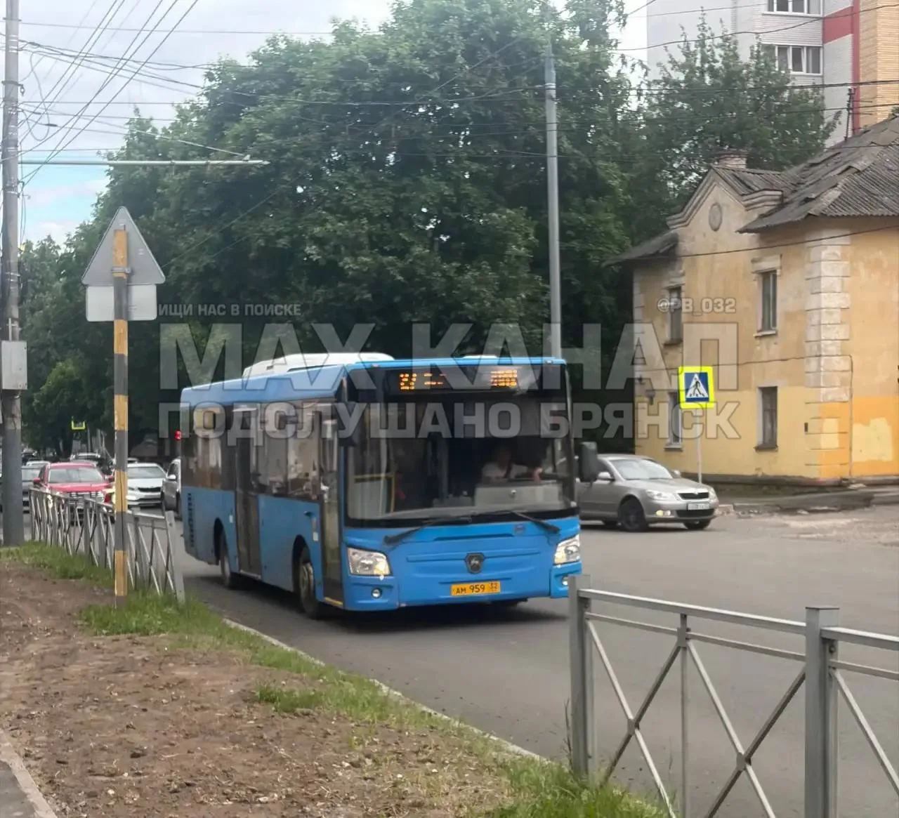 Пишут: Сегодня в районе половины шестого вечера по улице Советская данный водитель просто отвратител