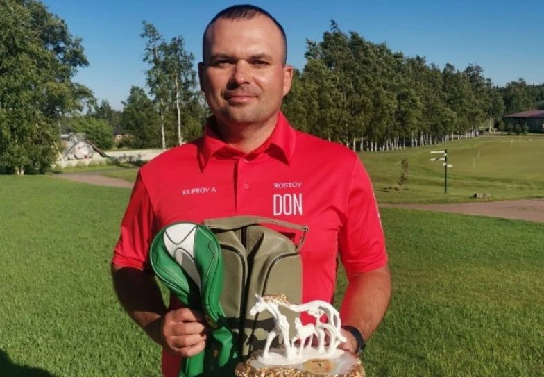 Тур10, V этап. Долгожданная победа Артема Купрова

https://golf.ru/news/v_rossii/tur10_v_etap_artem_