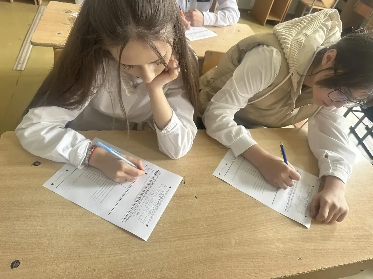 Педагог-психолог ( Батчаева З.Х.)провела занятие с учащимися 9 «В» класса по подготовке к основному 
