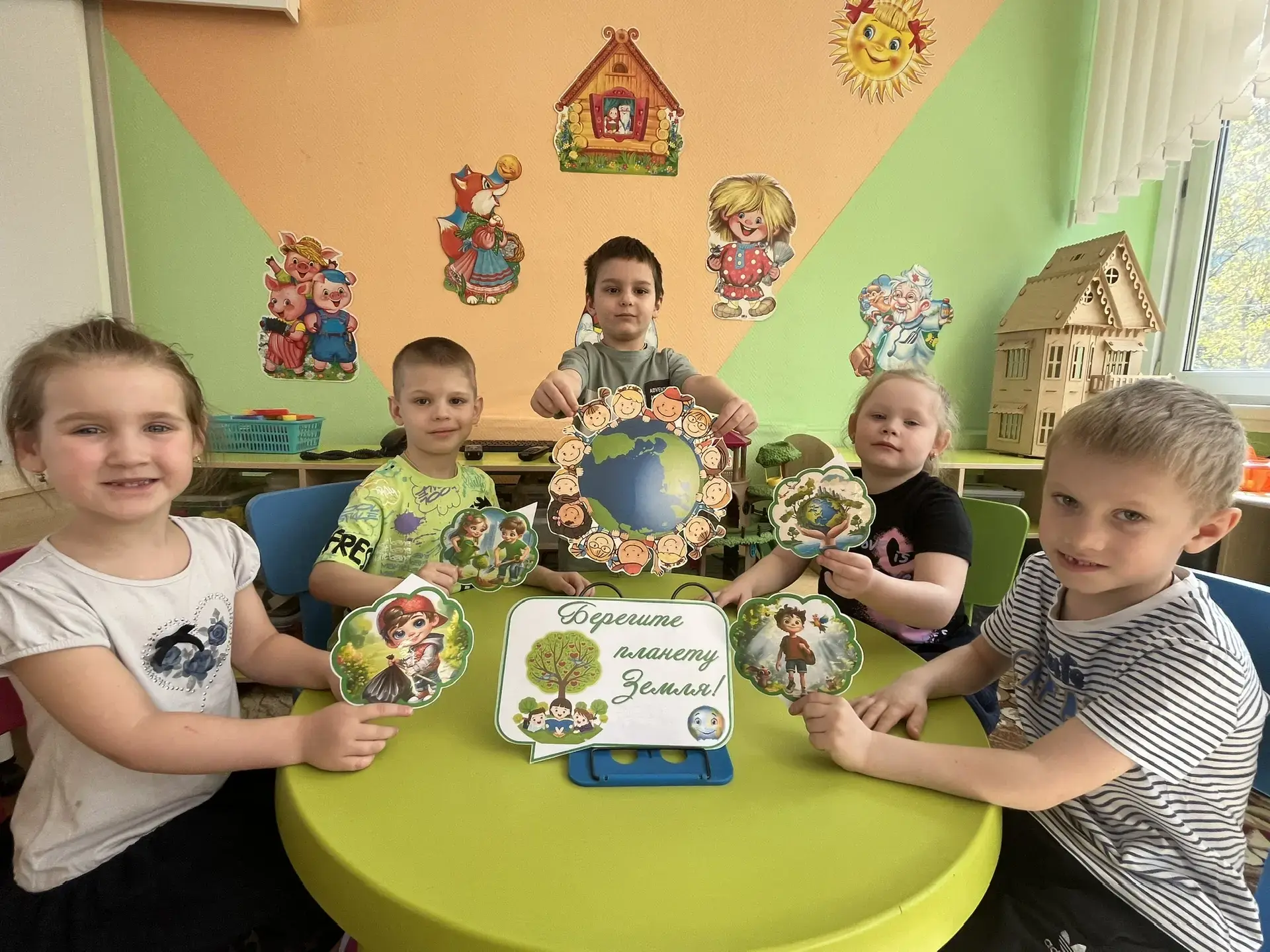 Забота о Земле начинается с пелёнок 🌍  В дошкольных группах прошли мероприятия, приуроченные к Между