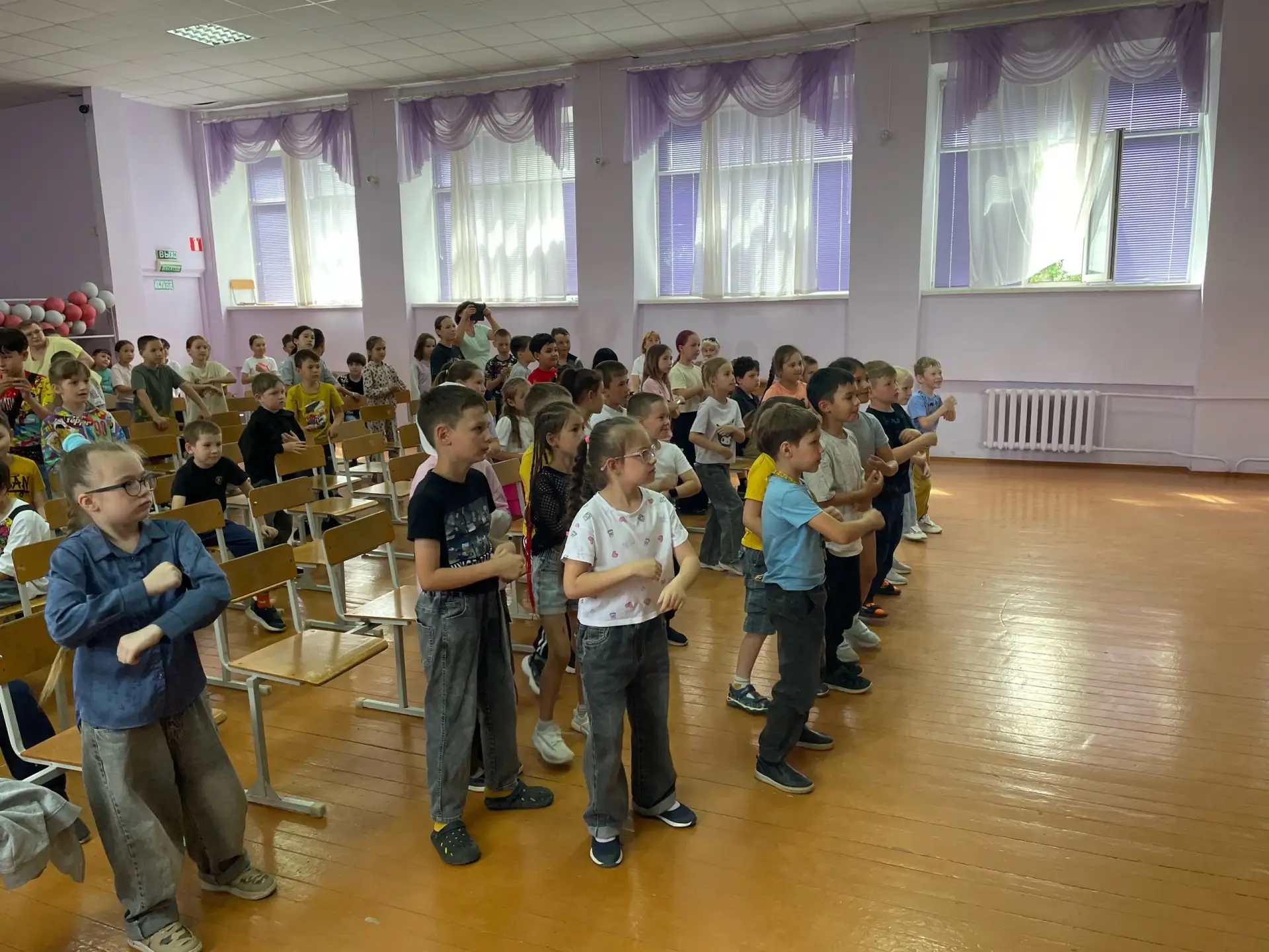 🌟 Звездный час в лагере! 🌟

Сегодня утро встретило нас пасмурным небом, но это совсем не испортило