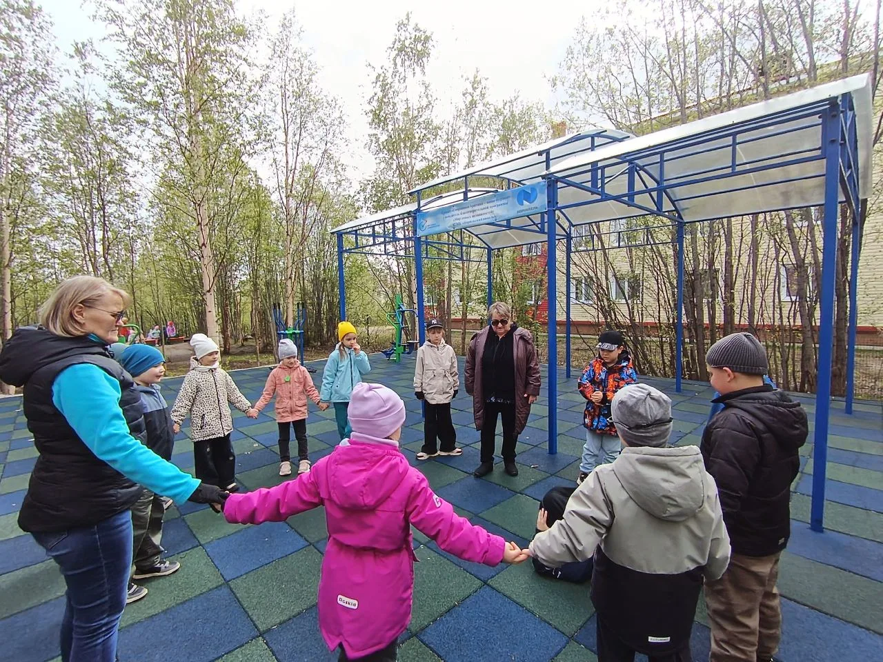 В день защиты детей  на спортивной площадке МАДОУ №2 прошёл спортивный праздник.☀️✨️
Ребята 
🤸играл