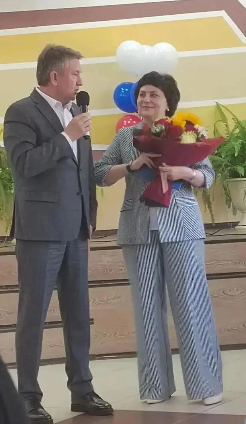 День знаний я отметил в школе № 12 г. Бакала – поздравил на праздничной линейке педагог...