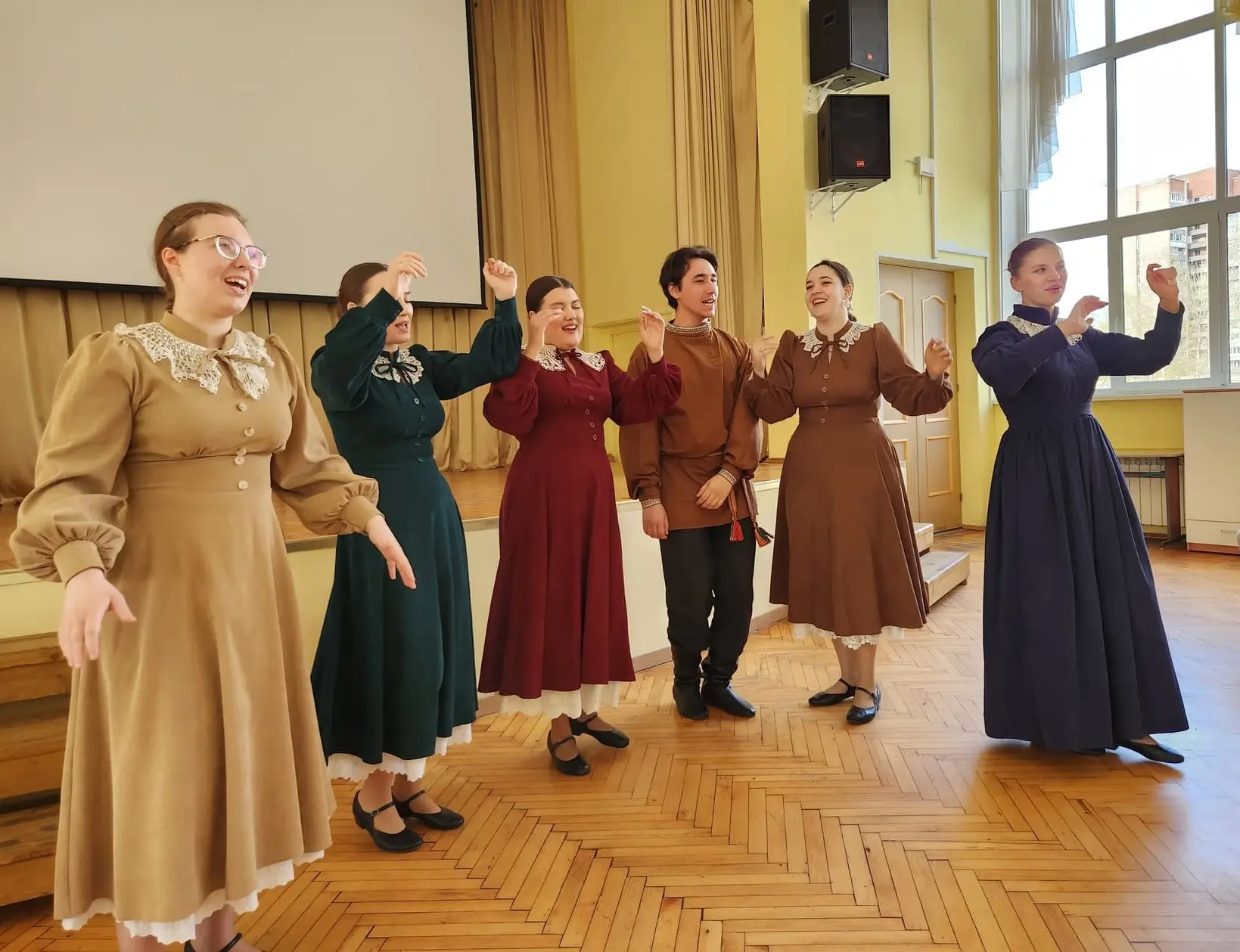 🎵 Ансамбль «Ладъ» принял участие в проекте «Русские дни в Петершуле»  🔹 По приглашению частного обще