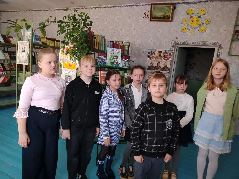 Учащиеся 3 класса оформили выставку «Страницы книг расскажут о войне» 📚