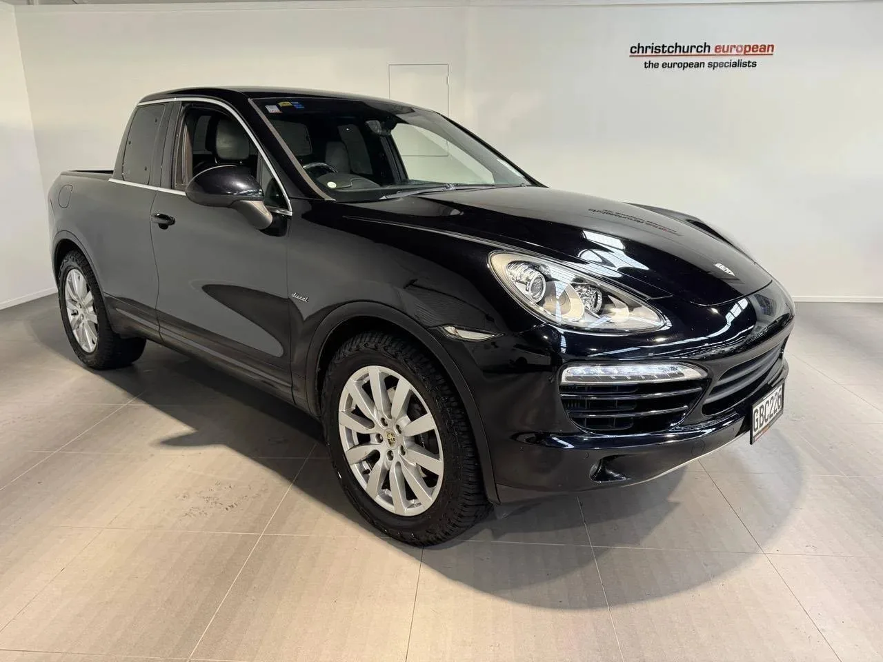 На новозеландском рынке появился редкий экземпляр — модифицированный Porsche Cayenne с ...