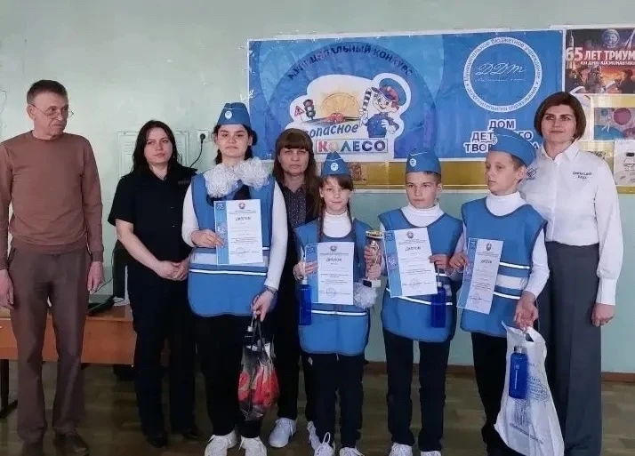 Наша команда «Светофор» — лучшая на «Безопасном колесе-2026»! 🚴‍♂️🏆

17 апреля в средней школе № 1