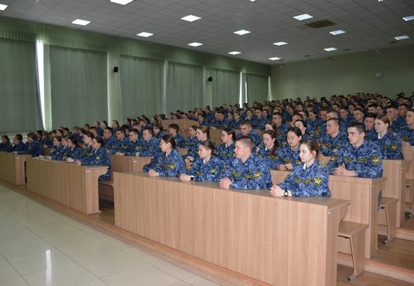 Курс на мужество: ветераны академии встретились с курсантами   Главной темой встречи стало мужество 