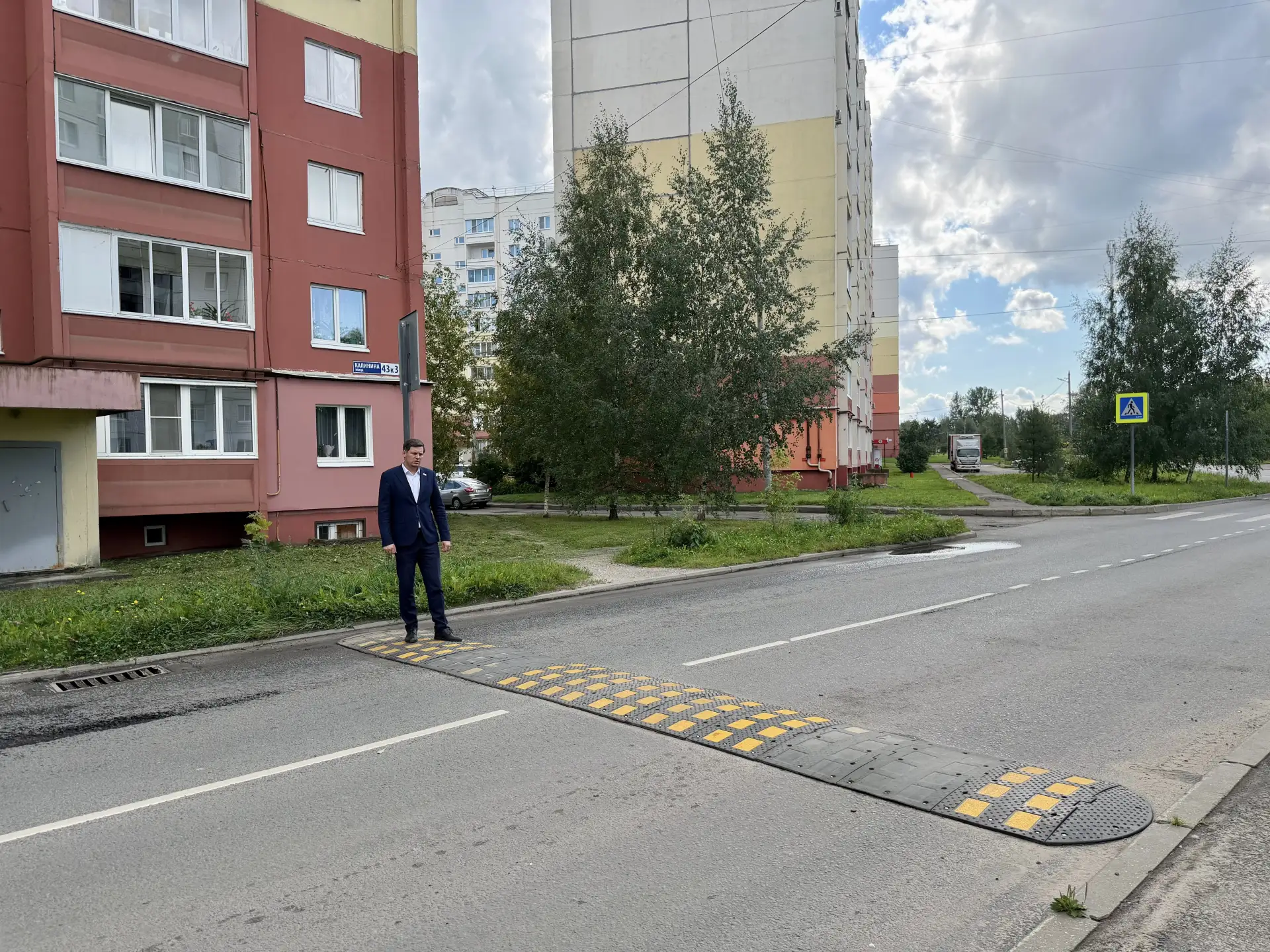 Считаю, что работа депутата - это не только «реагировать на жалобы», но и самому быть в...